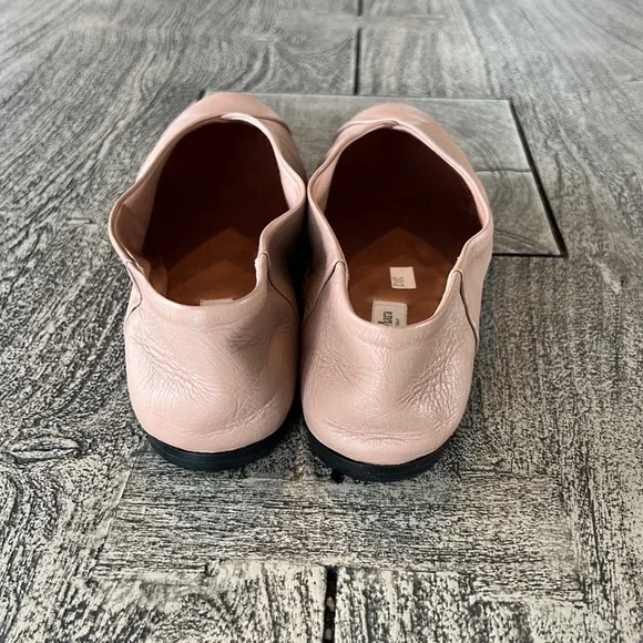 MaxMara made in Italy soft flexible leather light weight slip on ballet flats
